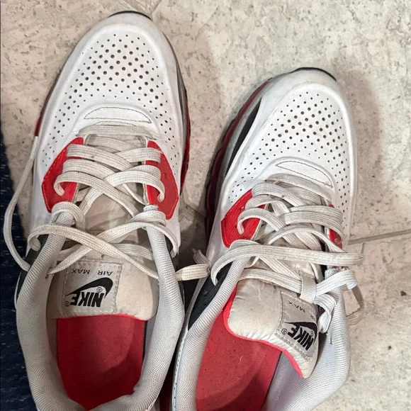 Nike Air Max Men's White and Red Athletic Shoes - Picture 12 of 12
